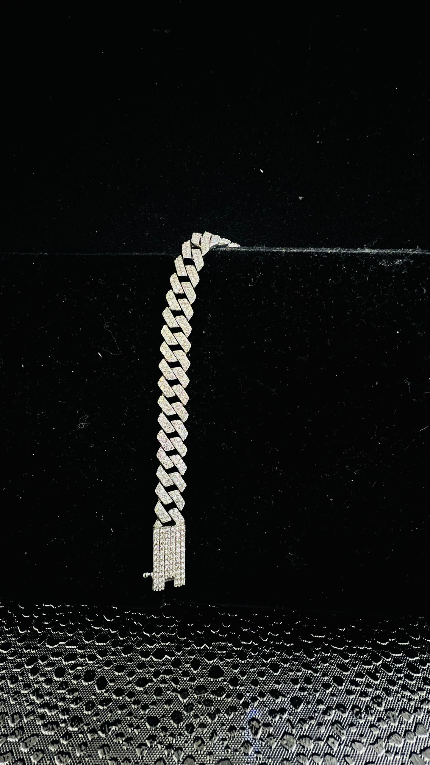Stylish diamond Cuban chain bracelet with pavé-set diamonds, featuring bold interlocking links for a luxury statement look.