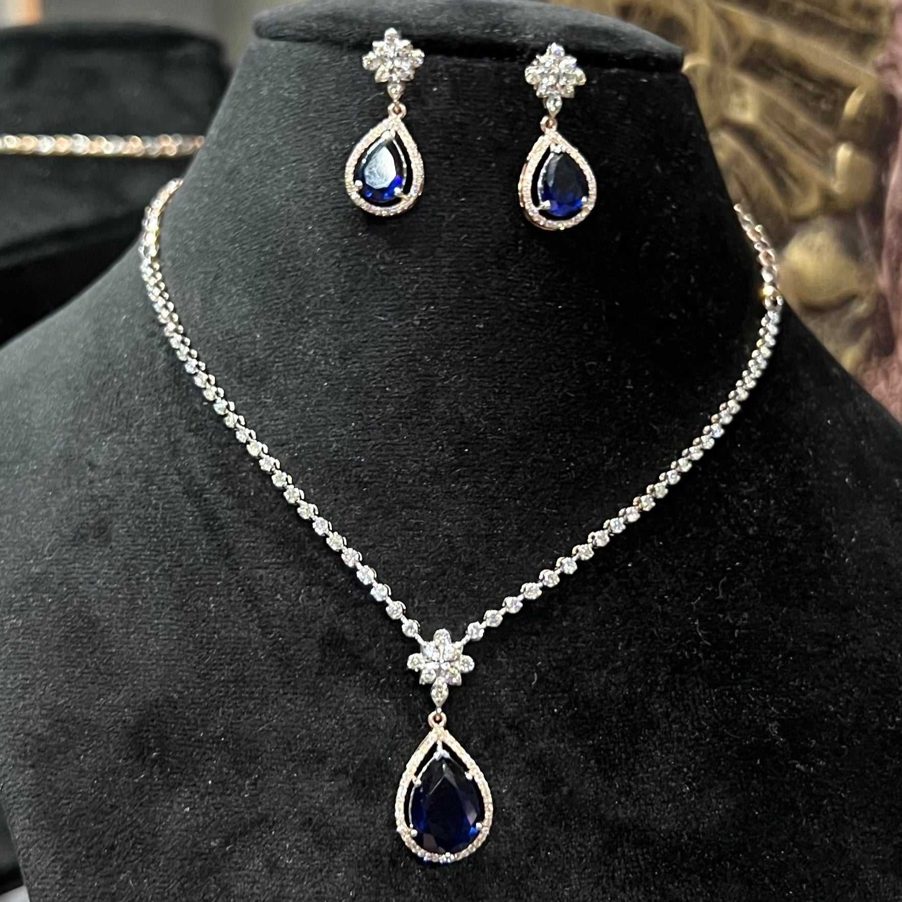 Light Weight Teardrop Color Stone Diamond Necklace Earrings Set