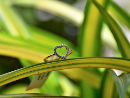 Dainty Heart Shape Diamond Ring in 14k Gold
