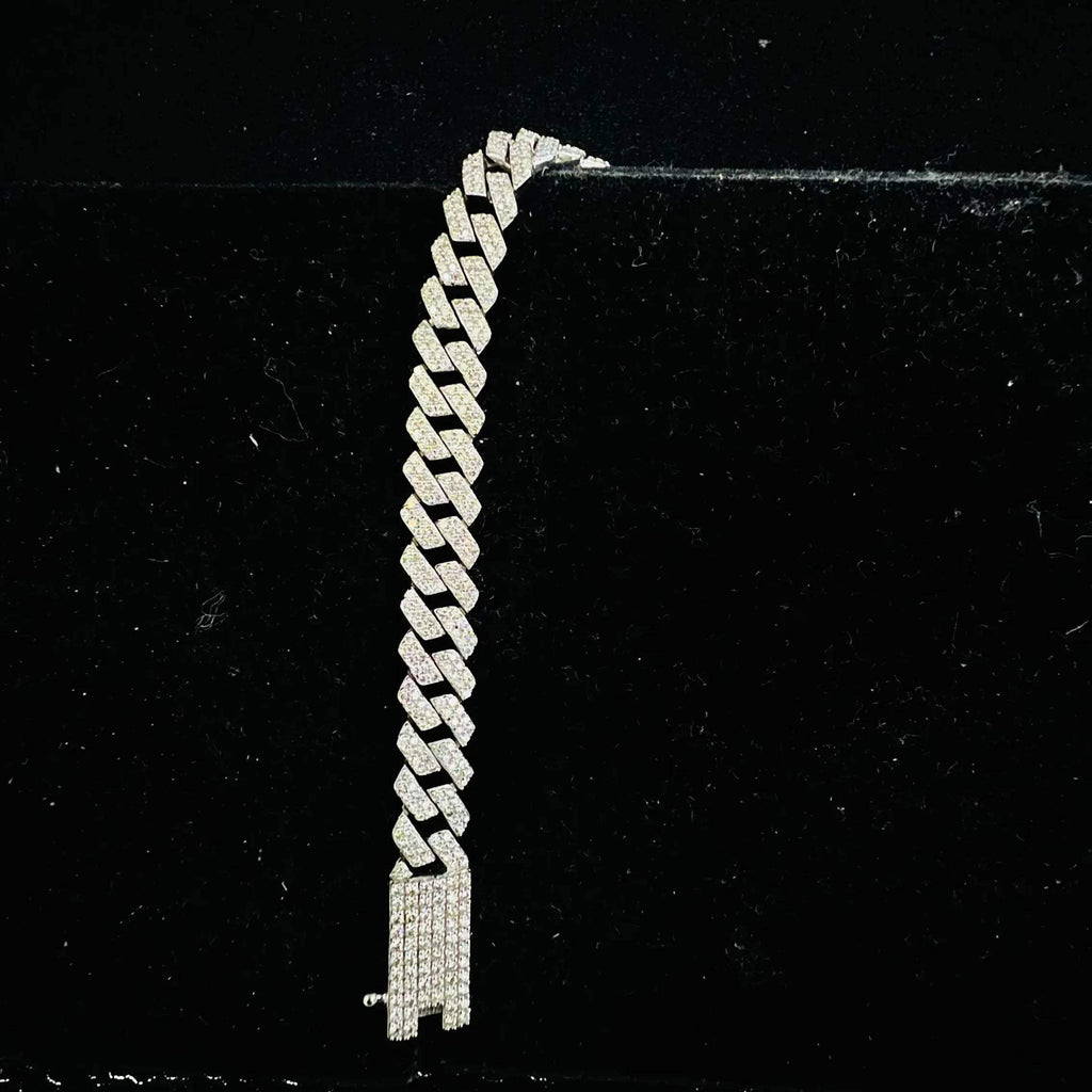 Stylish diamond Cuban chain bracelet with pavé-set diamonds, featuring bold interlocking links for a luxury statement look.