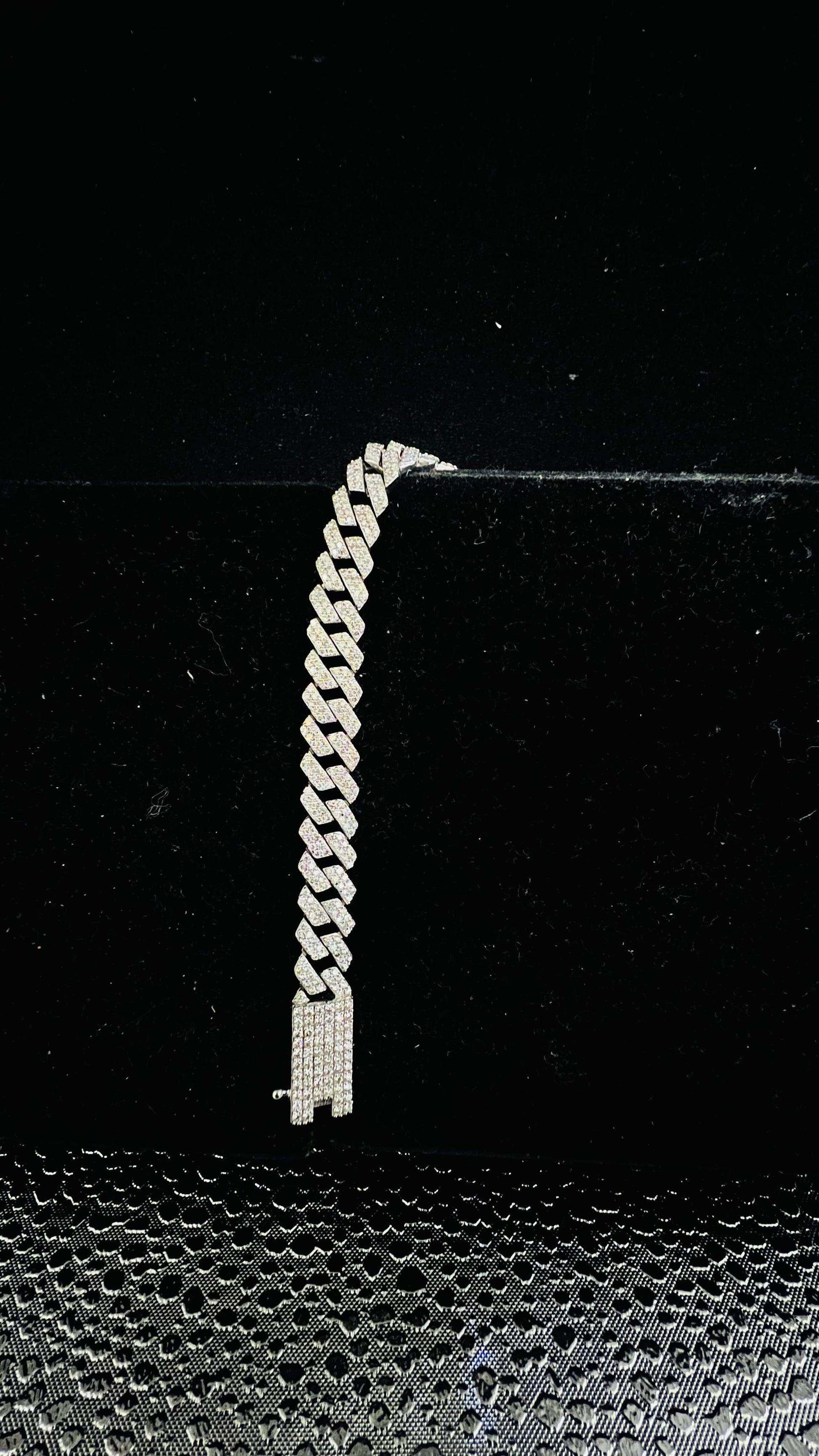 Stylish diamond Cuban chain bracelet with pavé-set diamonds, featuring bold interlocking links for a luxury statement look.