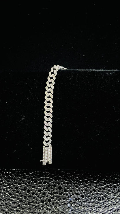 Stylish diamond Cuban chain bracelet with pavé-set diamonds, featuring bold interlocking links for a luxury statement look.